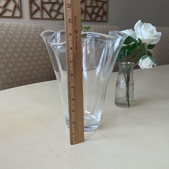 NWOT FABULOUS Clear Glass Freeform Vase 🌺 🌼 - Picture 4 of 4